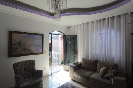 Sala de Estar de casa à venda com 6 quartos, 200m² em Jaqueline, Belo Horizonte