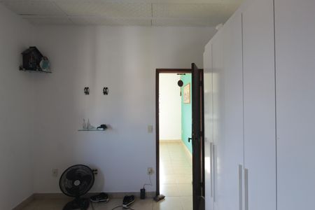 Casa à venda com 200m², 6 quartos e 3 vagasQuarto 4