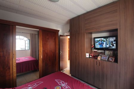 Casa à venda com 200m², 6 quartos e 3 vagasQuarto 1