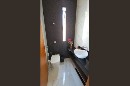 Casa para alugar com 315m², 5 quartos e 2 vagasBanheiro