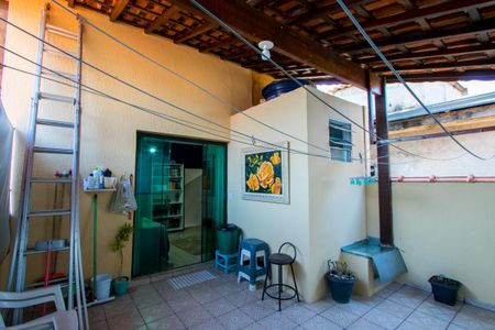 Casa à venda com 137m², 3 quartos e 2 vagasÁrea externa do quarto 1