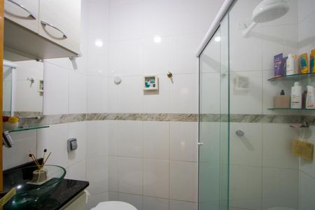 Casa à venda com 137m², 3 quartos e 2 vagasBanheiro social