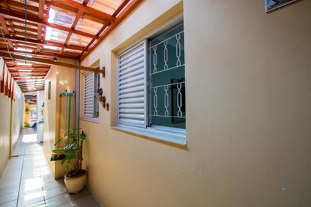 Casa à venda com 137m², 3 quartos e 2 vagasCorredor externo