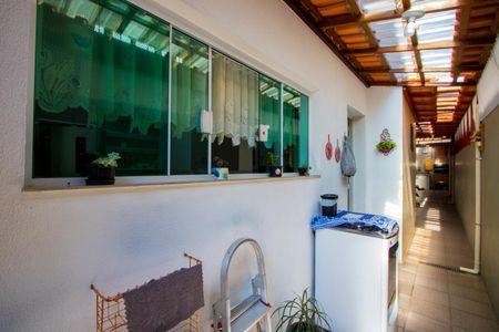 Casa à venda com 137m², 3 quartos e 2 vagasCorredor externo