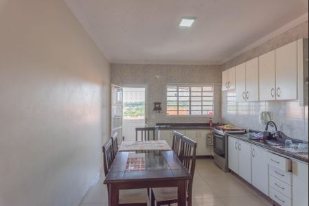 Casa para alugar com 275m², 5 quartos e 4 vagasCozinha