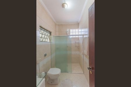 Casa para alugar com 275m², 5 quartos e 4 vagasBanheiro da Suíte