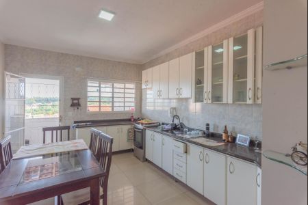 Casa para alugar com 275m², 5 quartos e 4 vagasCozinha