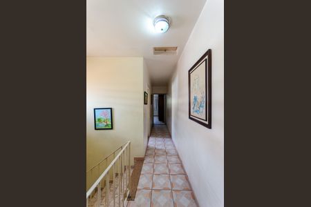 Casa à venda com 250m², 4 quartos e 2 vagas Casa à venda com 250m², 4 quartos e 2 vagasCorredor