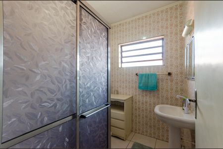 Casa à venda com 250m², 4 quartos e 2 vagas Casa à venda com 250m², 4 quartos e 2 vagasBanheiro