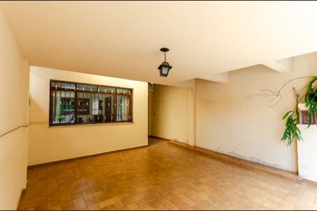 Casa à venda com 250m², 4 quartos e 2 vagas Casa à venda com 250m², 4 quartos e 2 vagasGaragem
