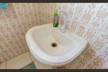 Casa à venda com 250m², 4 quartos e 2 vagas Casa à venda com 250m², 4 quartos e 2 vagasBanheiro
