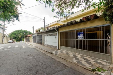 Casa à venda com 250m², 4 quartos e 2 vagas Casa à venda com 250m², 4 quartos e 2 vagasFachada