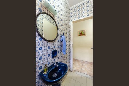 Casa à venda com 250m², 4 quartos e 2 vagas Casa à venda com 250m², 4 quartos e 2 vagasLavabo