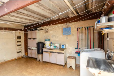 Casa à venda com 250m², 4 quartos e 2 vagas Casa à venda com 250m², 4 quartos e 2 vagasÁrea de Serviço
