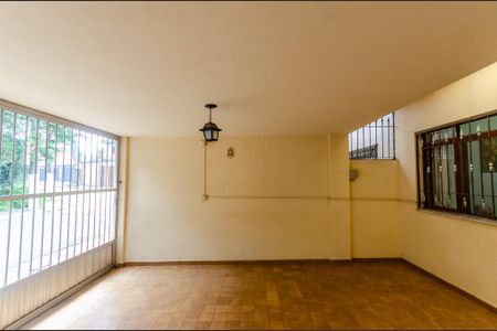 Casa à venda com 250m², 4 quartos e 2 vagas Casa à venda com 250m², 4 quartos e 2 vagasGaragem