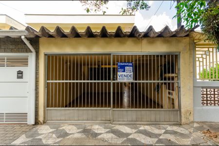 Casa à venda com 250m², 4 quartos e 2 vagas Casa à venda com 250m², 4 quartos e 2 vagasFachada