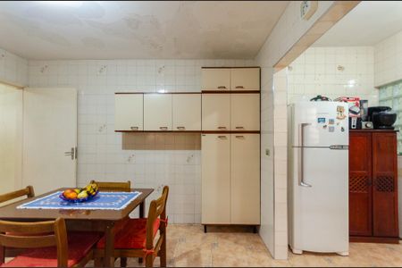 Casa à venda com 250m², 4 quartos e 2 vagas Casa à venda com 250m², 4 quartos e 2 vagasCozinha