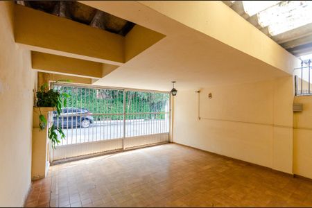 Casa à venda com 250m², 4 quartos e 2 vagas Casa à venda com 250m², 4 quartos e 2 vagasGaragem