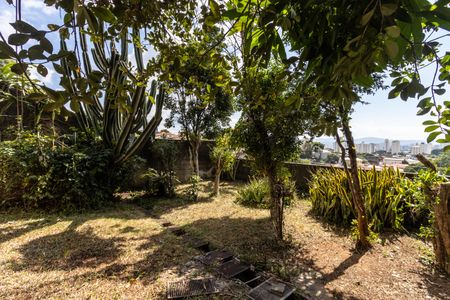 Casa à venda com 200m², 3 quartos e 3 vagas Casa à venda com 200m², 3 quartos e 3 vagasQuintal