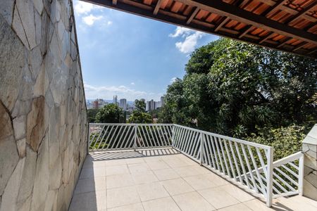 Casa à venda com 200m², 3 quartos e 3 vagas Casa à venda com 200m², 3 quartos e 3 vagasTerraço