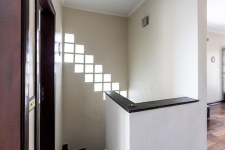 Casa à venda com 200m², 3 quartos e 3 vagas Casa à venda com 200m², 3 quartos e 3 vagasEscadas