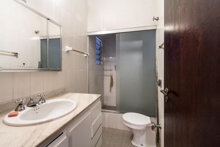 Casa à venda com 200m², 3 quartos e 3 vagas Casa à venda com 200m², 3 quartos e 3 vagasBanheiro