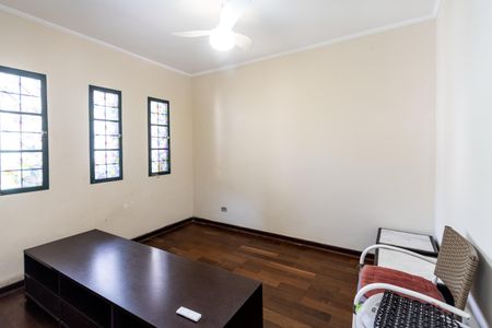 Casa à venda com 200m², 3 quartos e 3 vagas Casa à venda com 200m², 3 quartos e 3 vagasEscritório