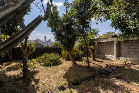 Quintal de casa à venda com 3 quartos, 200m² em Vila Ipojuca, São Paulo