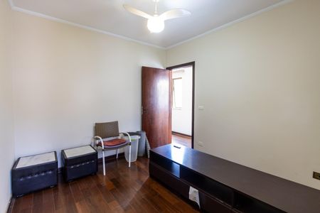 Casa à venda com 200m², 3 quartos e 3 vagas Casa à venda com 200m², 3 quartos e 3 vagasEscritório