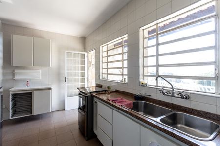 Casa à venda com 200m², 3 quartos e 3 vagas Casa à venda com 200m², 3 quartos e 3 vagasCozinha