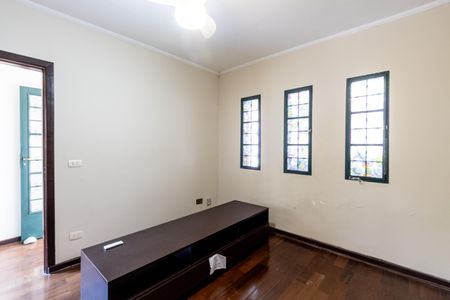 Casa à venda com 200m², 3 quartos e 3 vagas Casa à venda com 200m², 3 quartos e 3 vagasEscritório