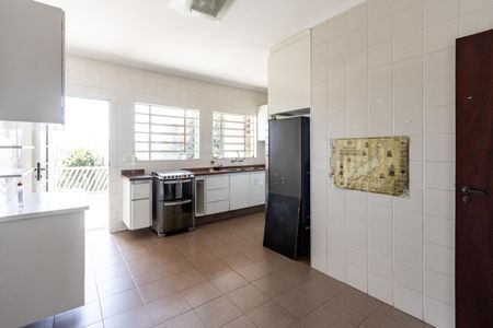 Casa à venda com 200m², 3 quartos e 3 vagas Casa à venda com 200m², 3 quartos e 3 vagasCozinha