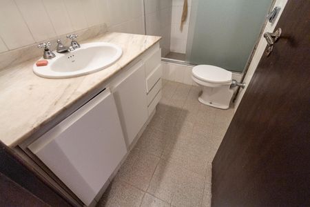 Casa à venda com 200m², 3 quartos e 3 vagas Casa à venda com 200m², 3 quartos e 3 vagasBanheiro