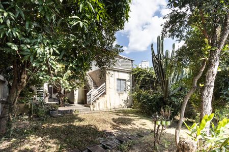 Casa à venda com 200m², 3 quartos e 3 vagas Casa à venda com 200m², 3 quartos e 3 vagasQuintal