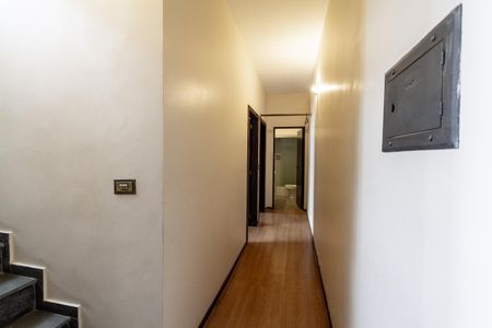Casa à venda com 200m², 3 quartos e 3 vagas Casa à venda com 200m², 3 quartos e 3 vagasCorredor