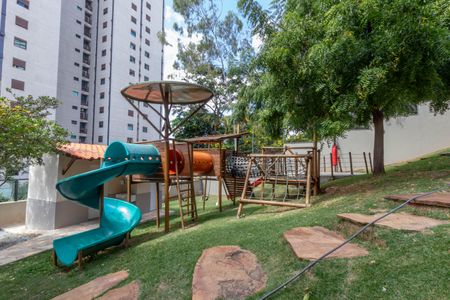 Apartamento à venda com 220m², 4 quartos e 2 vagas Apartamento à venda com 220m², 4 quartos e 2 vagasPlayground