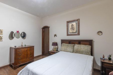 Apartamento à venda com 220m², 4 quartos e 2 vagas Apartamento à venda com 220m², 4 quartos e 2 vagasQuarto 4