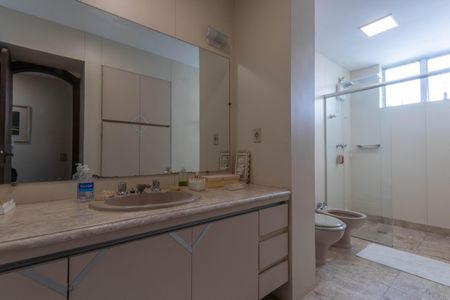 Apartamento à venda com 220m², 4 quartos e 2 vagas Apartamento à venda com 220m², 4 quartos e 2 vagasBanheiro