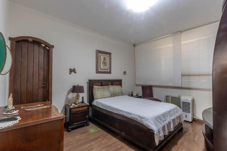 Apartamento à venda com 220m², 4 quartos e 2 vagas Apartamento à venda com 220m², 4 quartos e 2 vagasQuarto 4