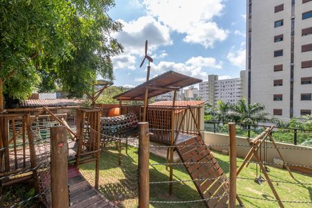 Apartamento à venda com 220m², 4 quartos e 2 vagas Apartamento à venda com 220m², 4 quartos e 2 vagas Playground