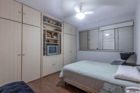 Apartamento à venda com 220m², 4 quartos e 2 vagas Apartamento à venda com 220m², 4 quartos e 2 vagasQuarto 1