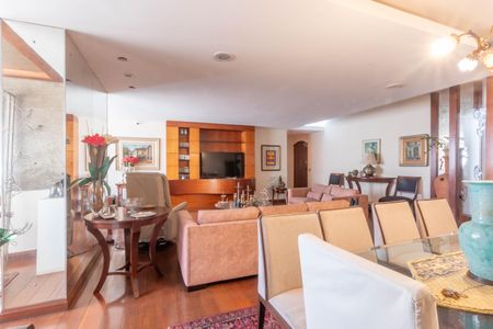 Apartamento à venda com 220m², 4 quartos e 2 vagas Apartamento à venda com 220m², 4 quartos e 2 vagasSala