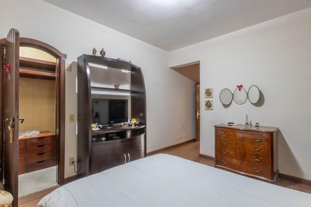 Apartamento à venda com 220m², 4 quartos e 2 vagas Apartamento à venda com 220m², 4 quartos e 2 vagasQuarto 4