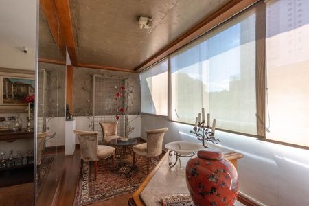 Apartamento à venda com 220m², 4 quartos e 2 vagas Apartamento à venda com 220m², 4 quartos e 2 vagasSala