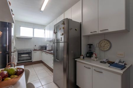 Apartamento à venda com 220m², 4 quartos e 2 vagas Apartamento à venda com 220m², 4 quartos e 2 vagasCozinha