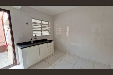Casa para alugar com 60m², 2 quartos e 1 vaga