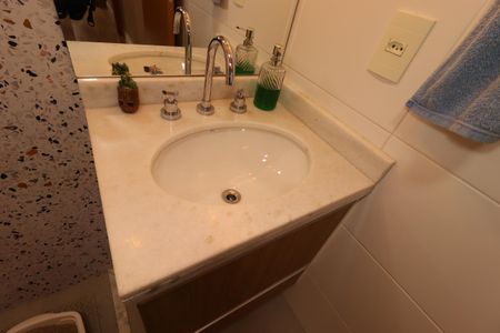 Apartamento à venda com 60m², 2 quartos e 1 vagaBanheiro Social - Pia