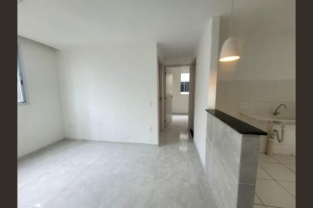 Sala de apartamento para alugar com 2 quartos, 40m² em Gardênia Azul, Rio de Janeiro