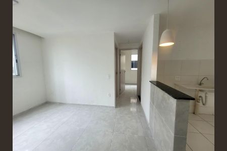 Sala de apartamento para alugar com 2 quartos, 40m² em Gardênia Azul, Rio de Janeiro