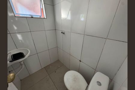 Banheiro de kitnet/studio para alugar com 1 quarto, 30m² em Parque Continental Iii, Guarulhos
